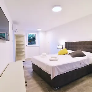 Apartment In Te Domine Speravi Volosko,, Opatija