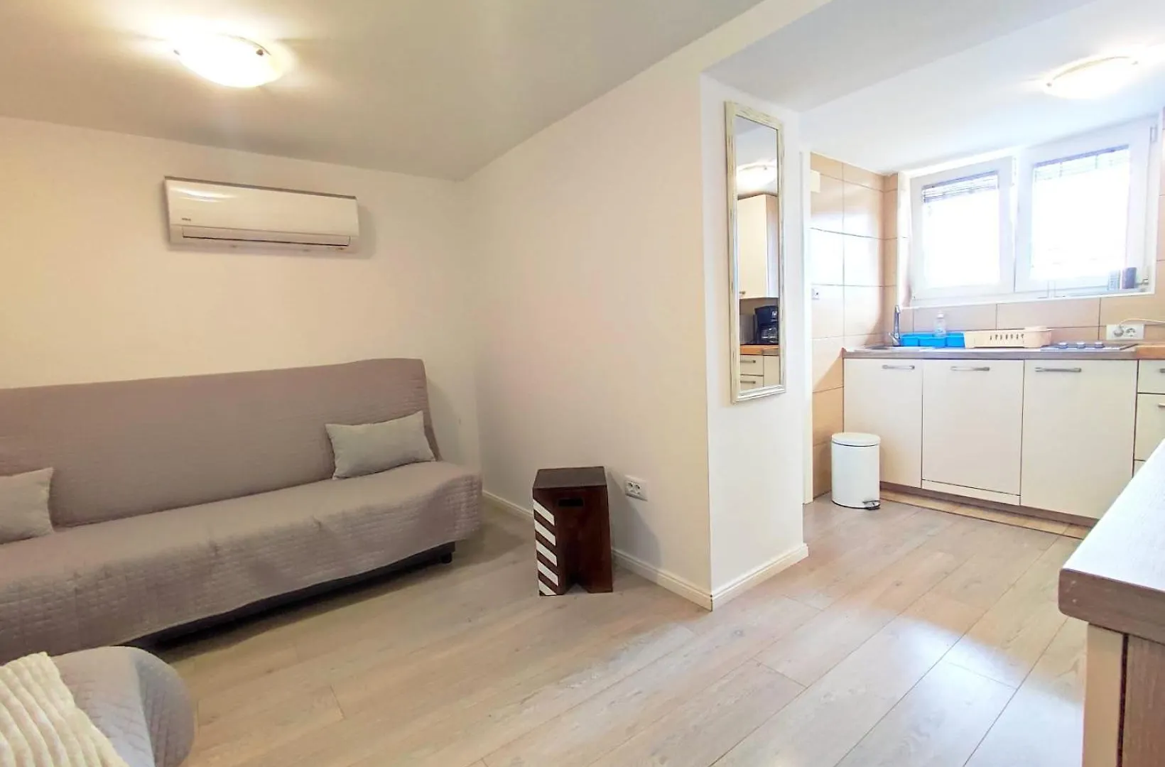 Apartman Enni Опатия 0*,